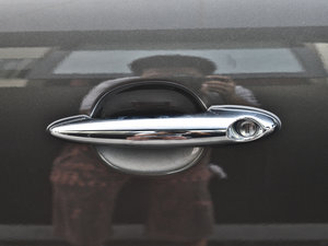 2013款1.6T ALL 4 主驾门拉手