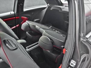 2013款1.6T ALL 4 后排座椅放倒