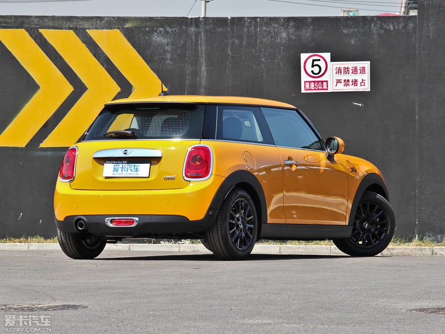 2014MINI 3-DOOR ONE