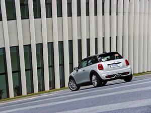 20143-DOOR COOPER S Excitement w^