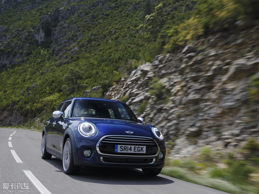 2015MINI 5-DOOR COOPER