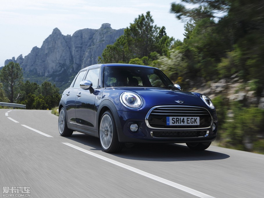 2015MINI 5-DOOR COOPER