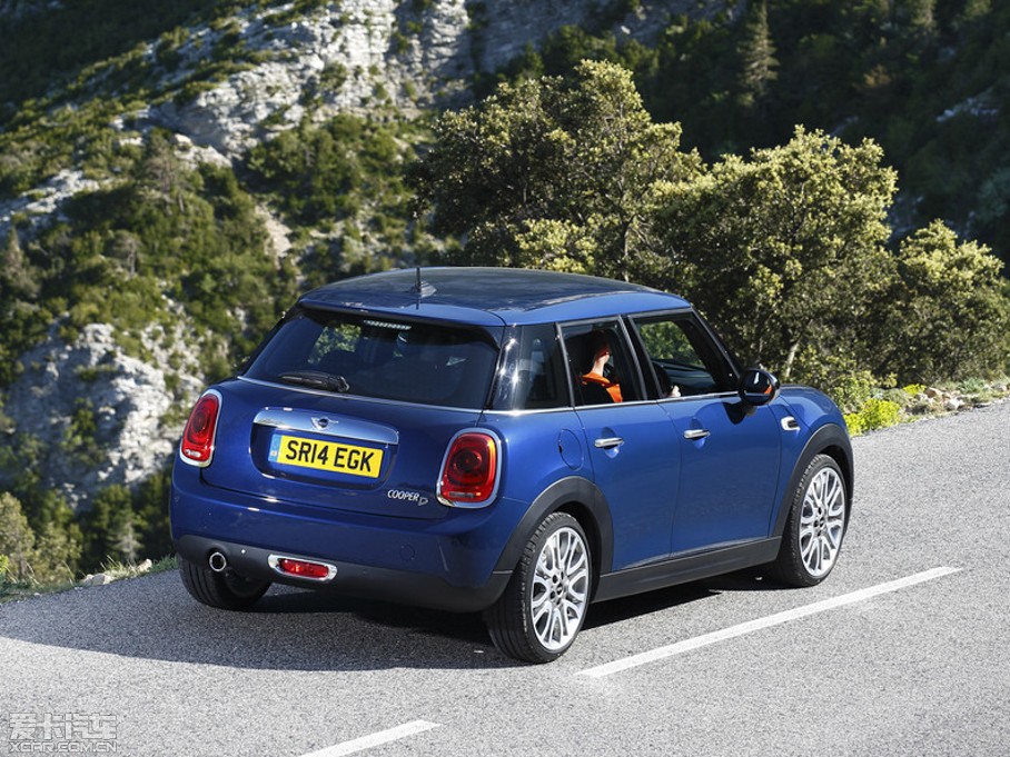 2015MINI 5-DOOR COOPER