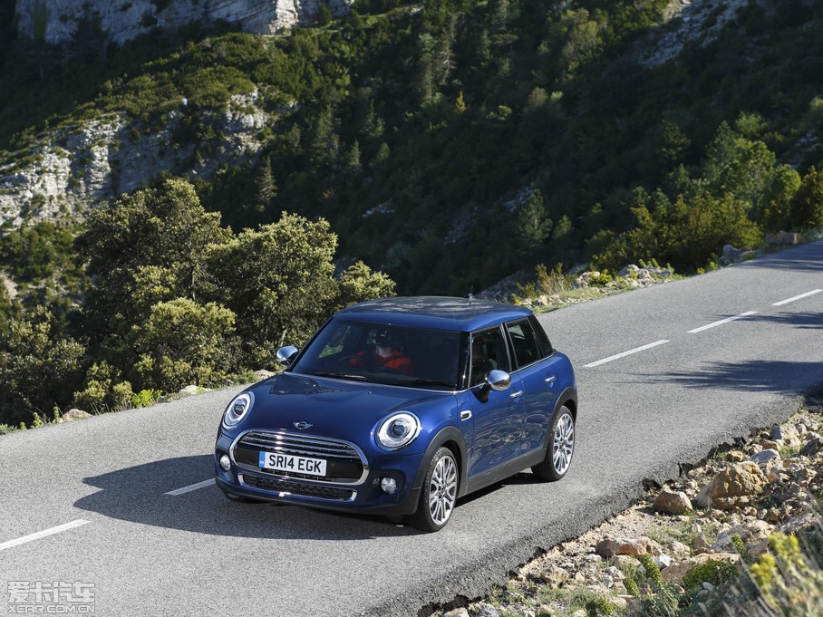 2015MINI 5-DOOR COOPER
