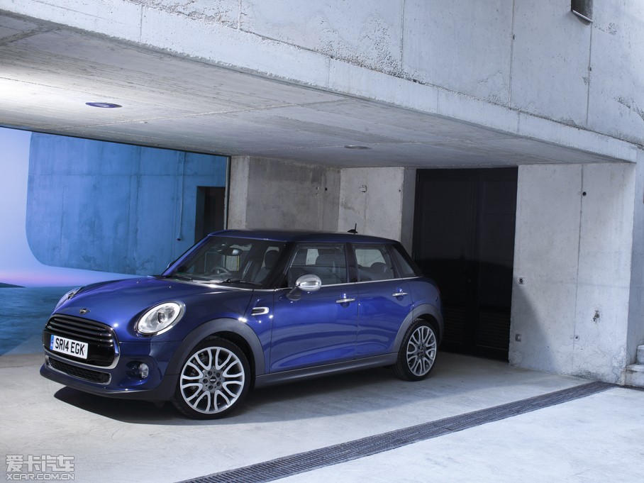 2015MINI 5-DOOR COOPER