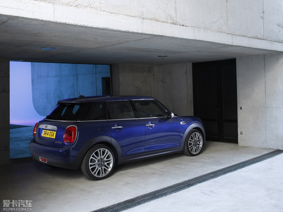 2015MINI 5-DOOR COOPER