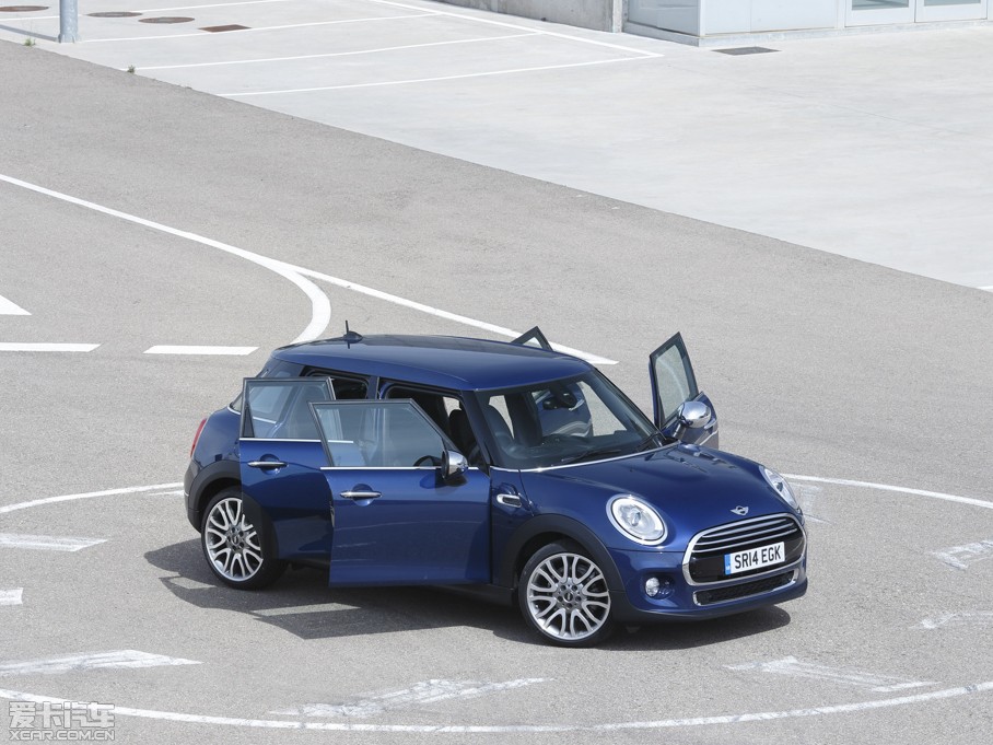 2015MINI 5-DOOR COOPER