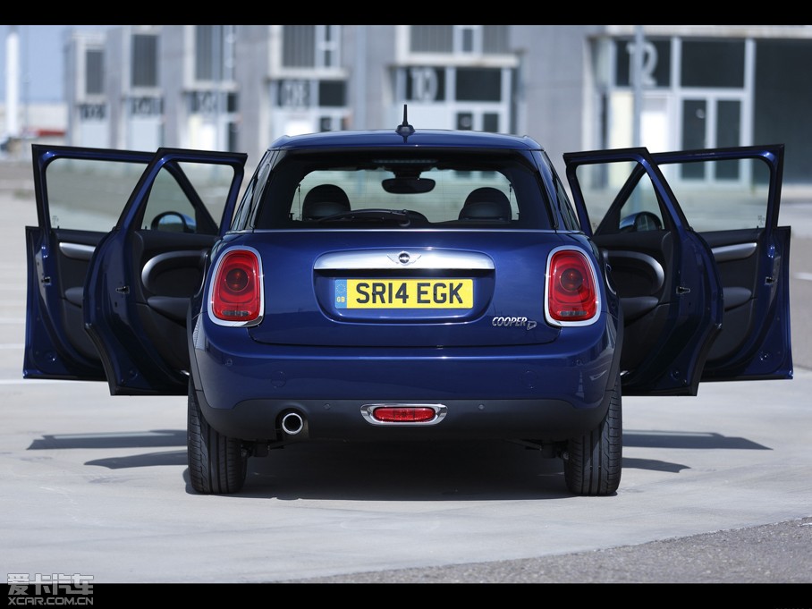 2015MINI 5-DOOR COOPER