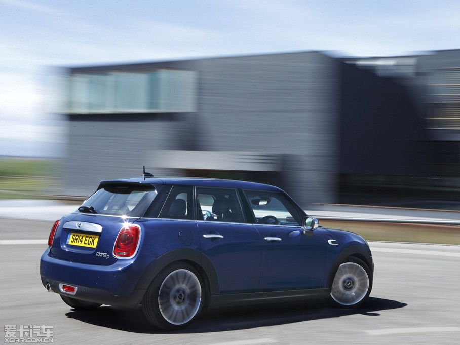 2015MINI 5-DOOR COOPER