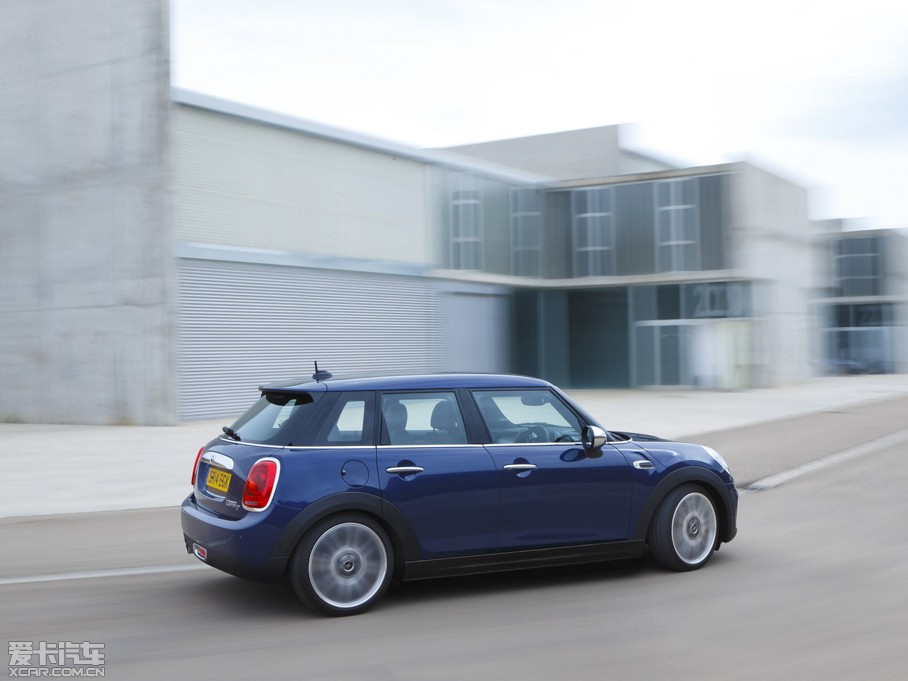 2015MINI 5-DOOR COOPER