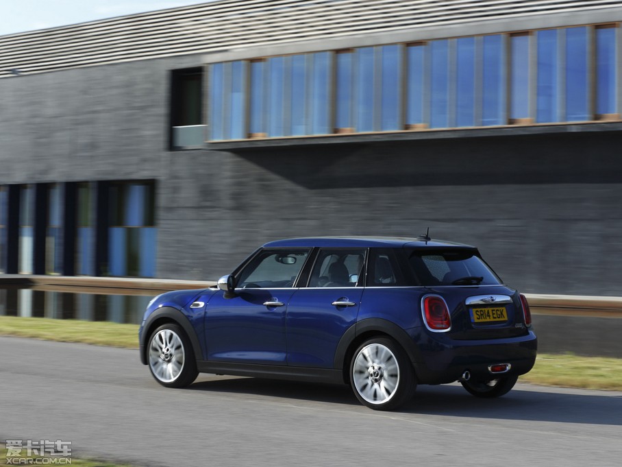 2015MINI 5-DOOR COOPER