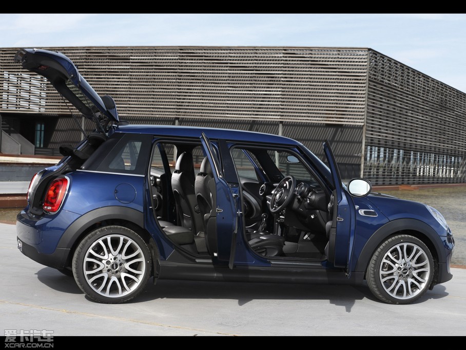 2015MINI 5-DOOR COOPER