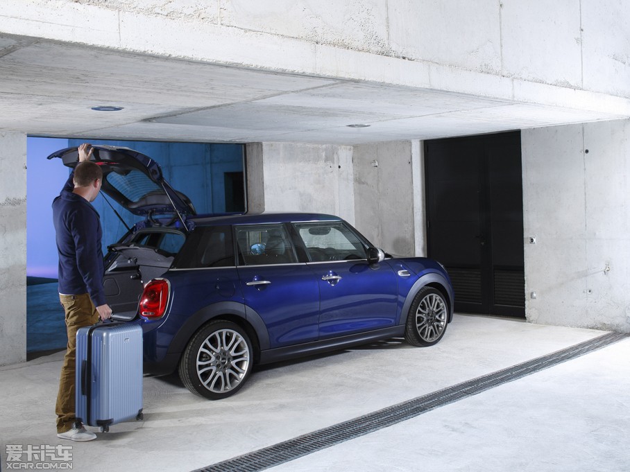 2015MINI 5-DOOR COOPER