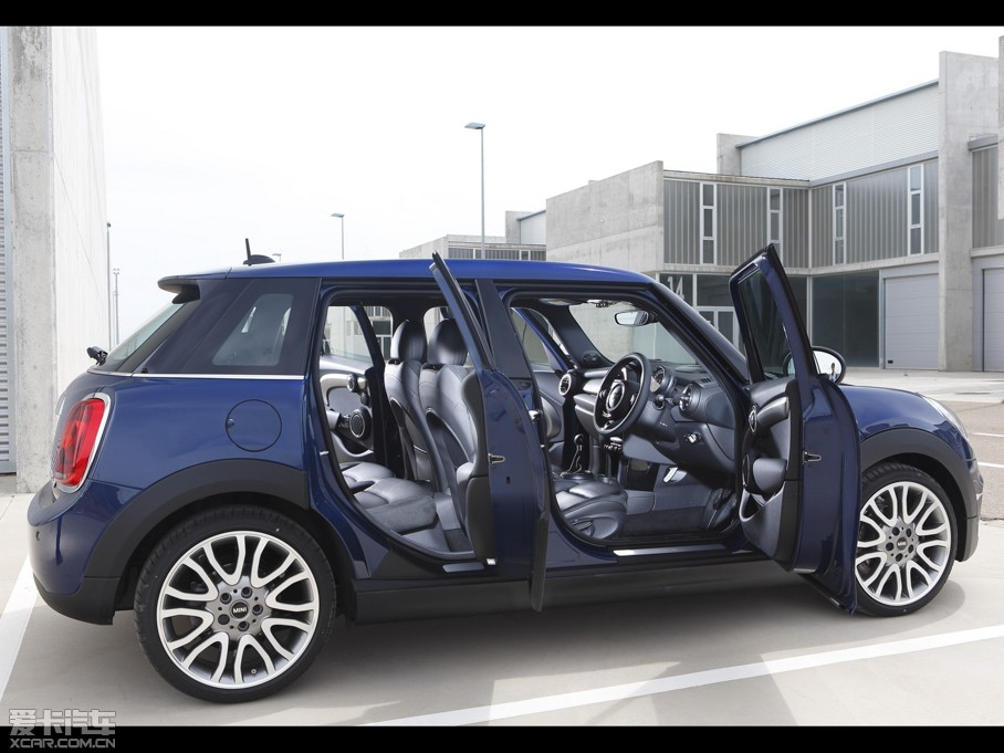 2015MINI 5-DOOR COOPER