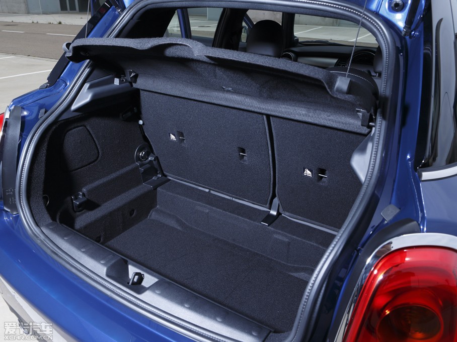 2015MINI 5-DOOR COOPER