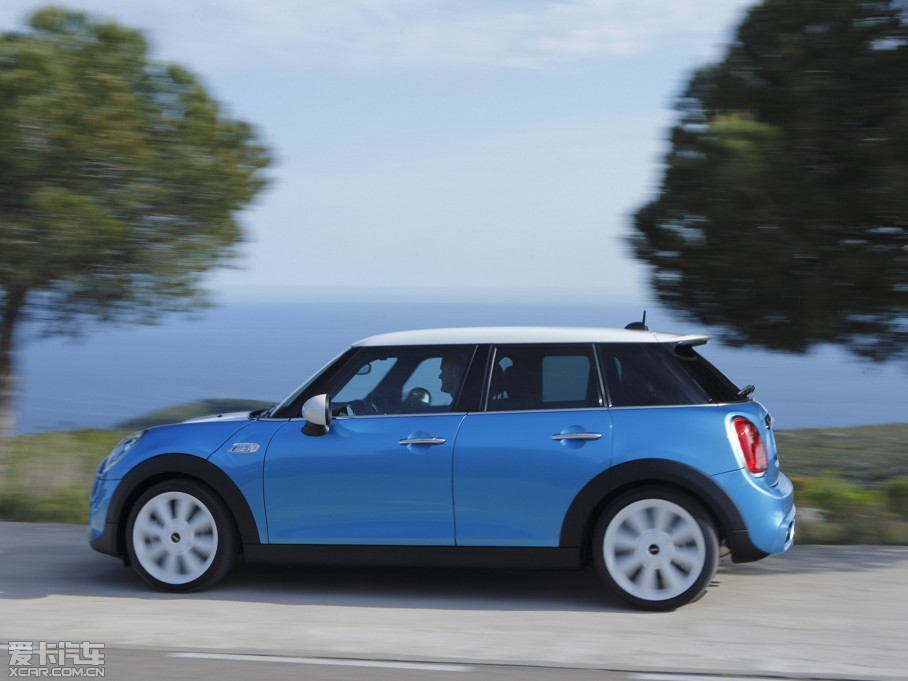 2015MINI 5-DOOR COOPER S