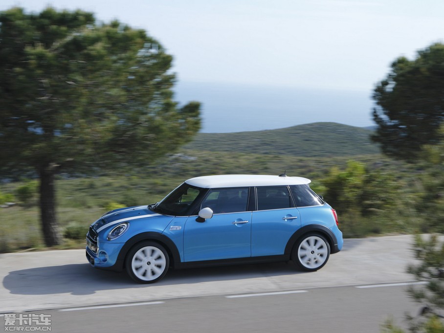 2015MINI 5-DOOR COOPER S