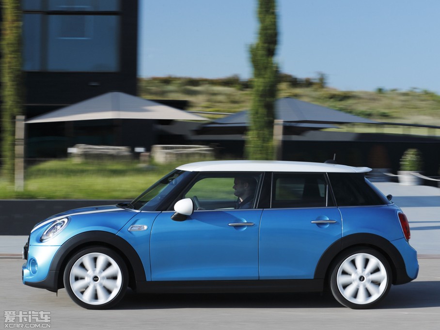 2015MINI 5-DOOR COOPER S