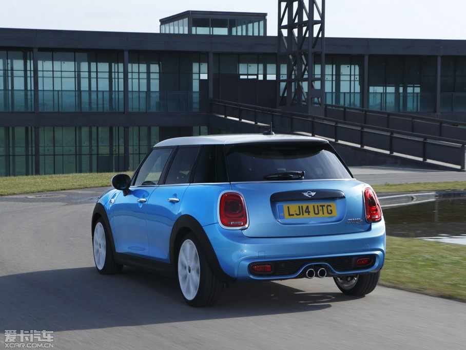 2015MINI 5-DOOR COOPER S