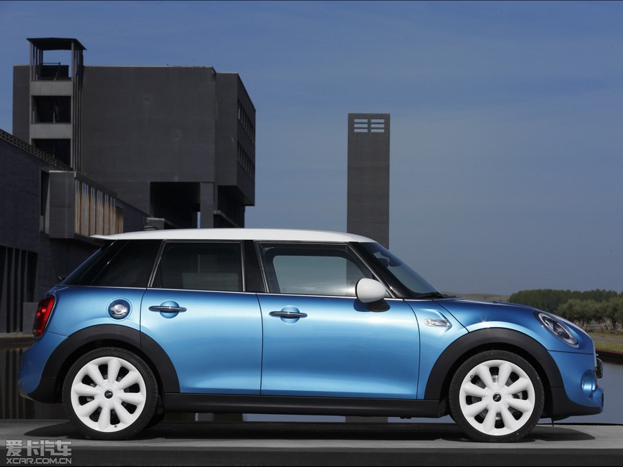 2015MINI 5-DOOR COOPER S