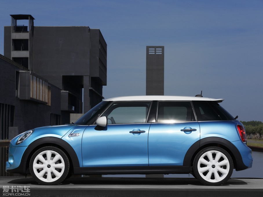 2015MINI 5-DOOR COOPER S