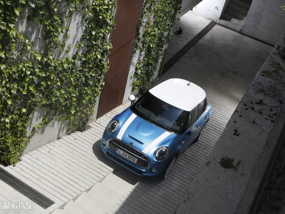 2015MINI 5-DOOR COOPER S