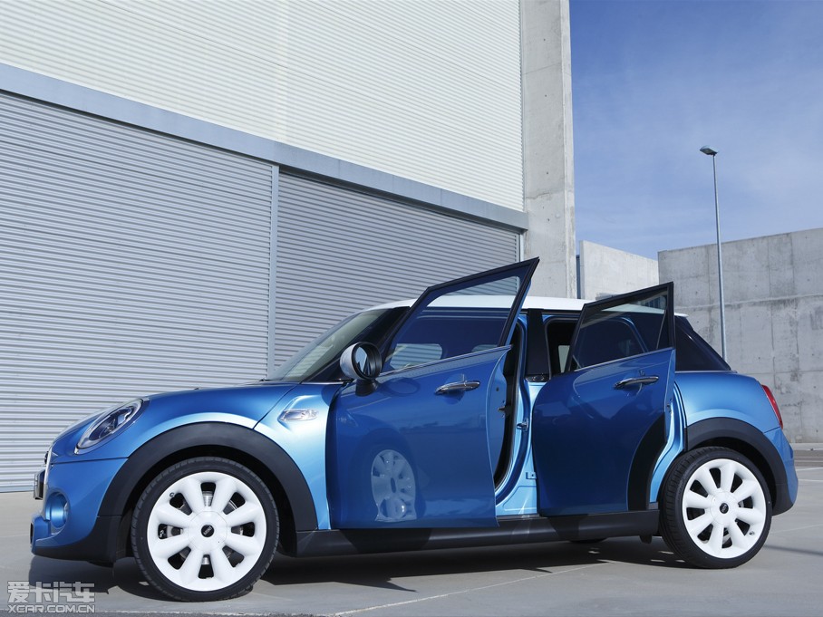 2015MINI 5-DOOR COOPER S