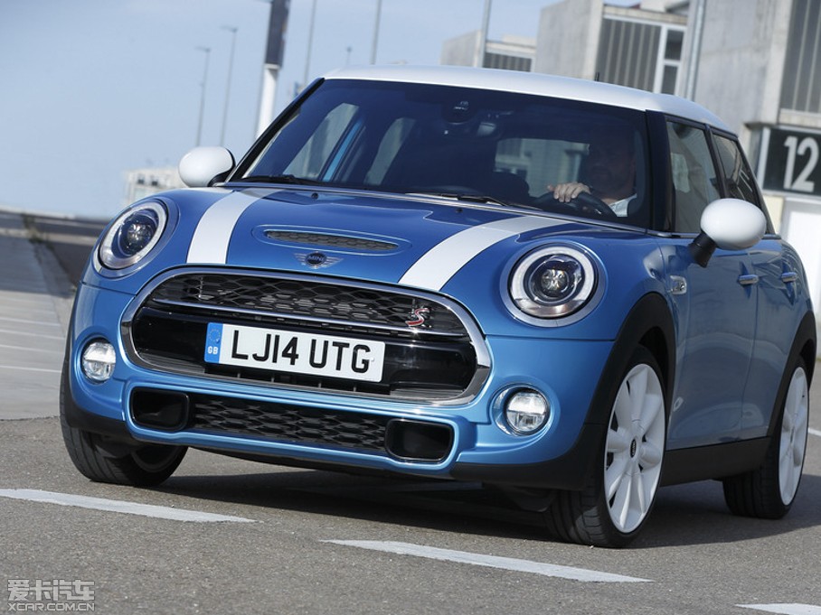 2015MINI 5-DOOR COOPER S