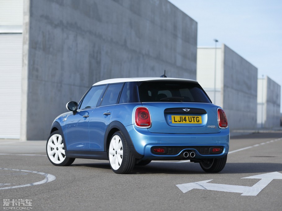 2015MINI 5-DOOR COOPER S