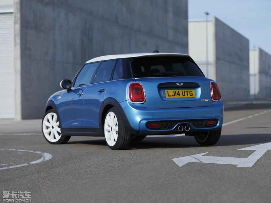 2015MINI 5-DOOR COOPER S