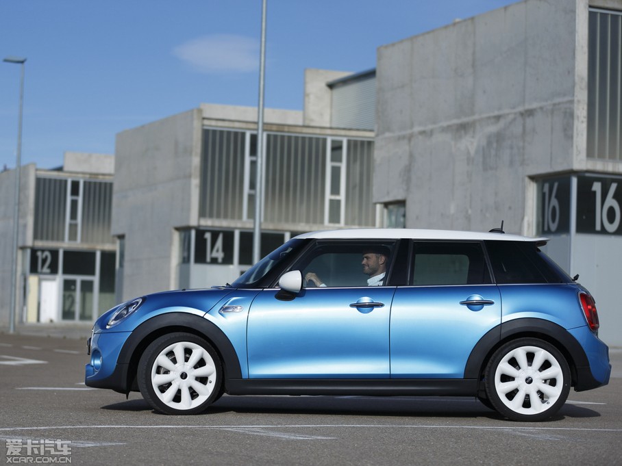 2015MINI 5-DOOR COOPER S