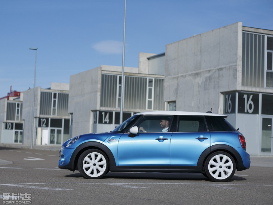 2015MINI 5-DOOR COOPER S