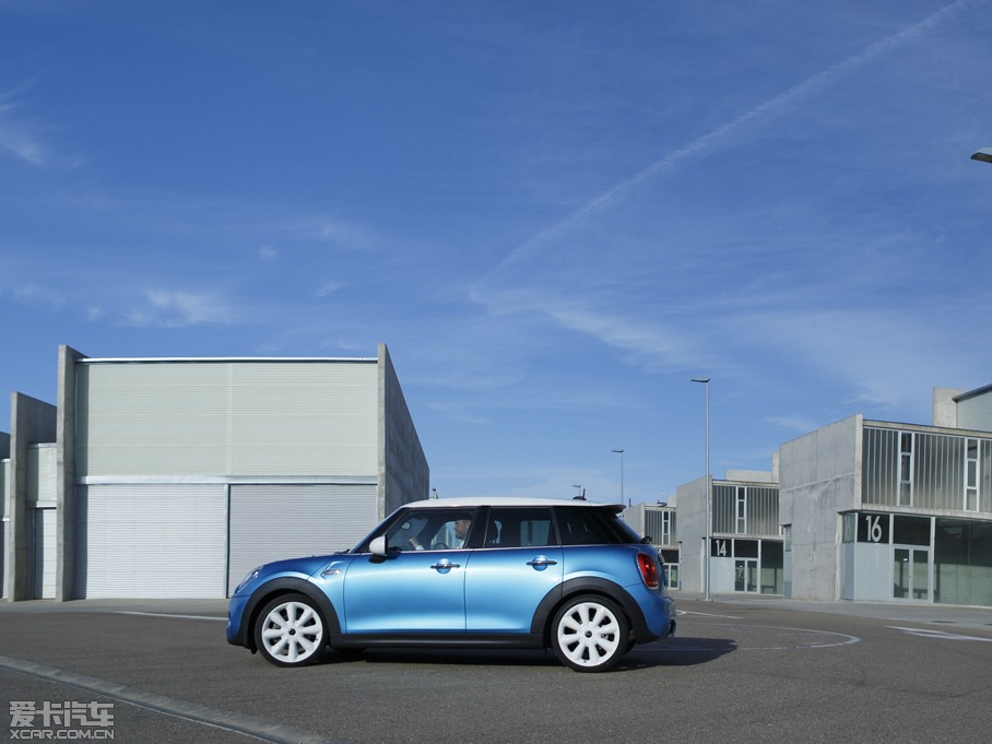 2015MINI 5-DOOR COOPER S