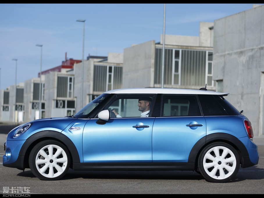 2015MINI 5-DOOR COOPER S