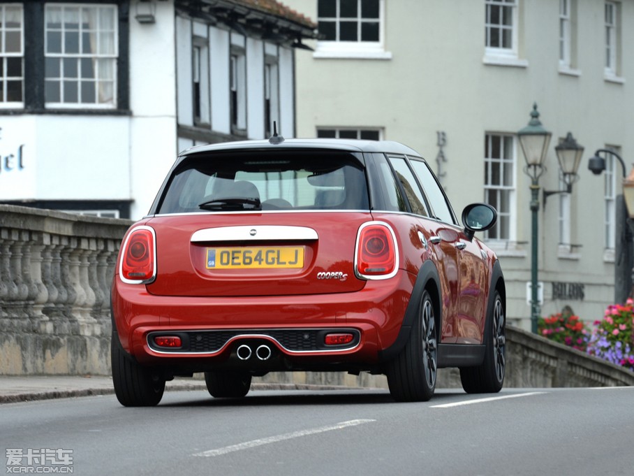 2015MINI 5-DOOR COOPER S