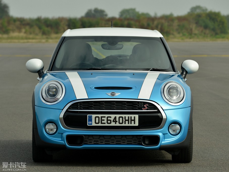 2015MINI 5-DOOR COOPER SD