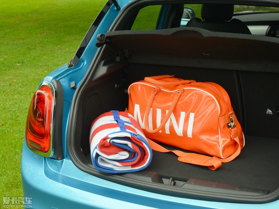 2015MINI 5-DOOR COOPER SD