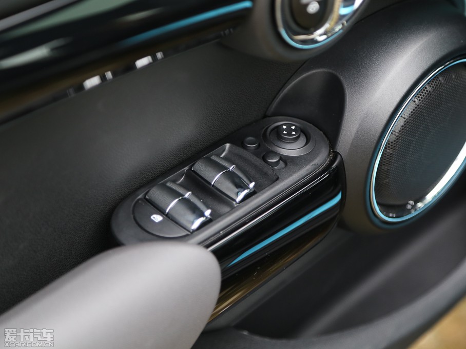 2015MINI 5-DOOR COOPER S