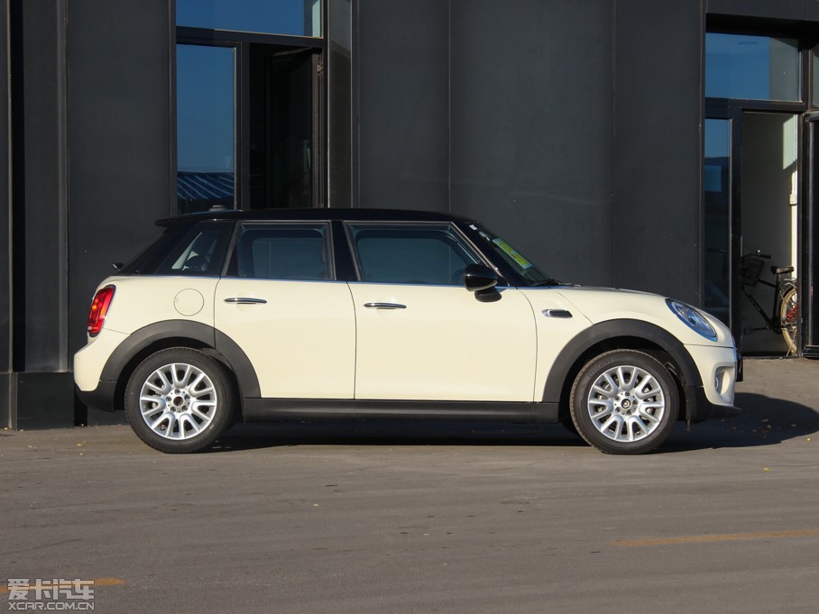 2015MINI 5-DOOR COOPER Excitement