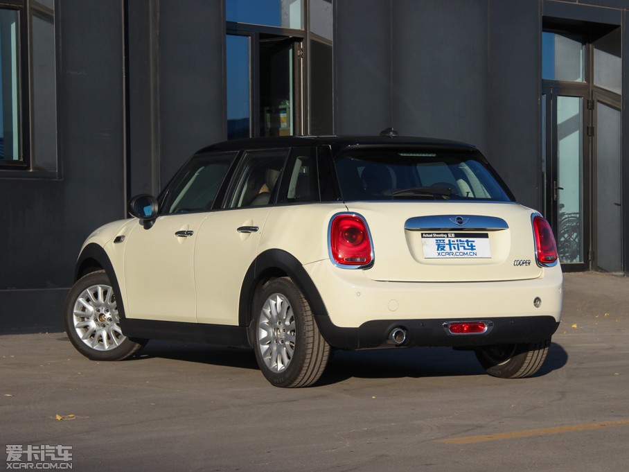 2015MINI 5-DOOR COOPER Excitement