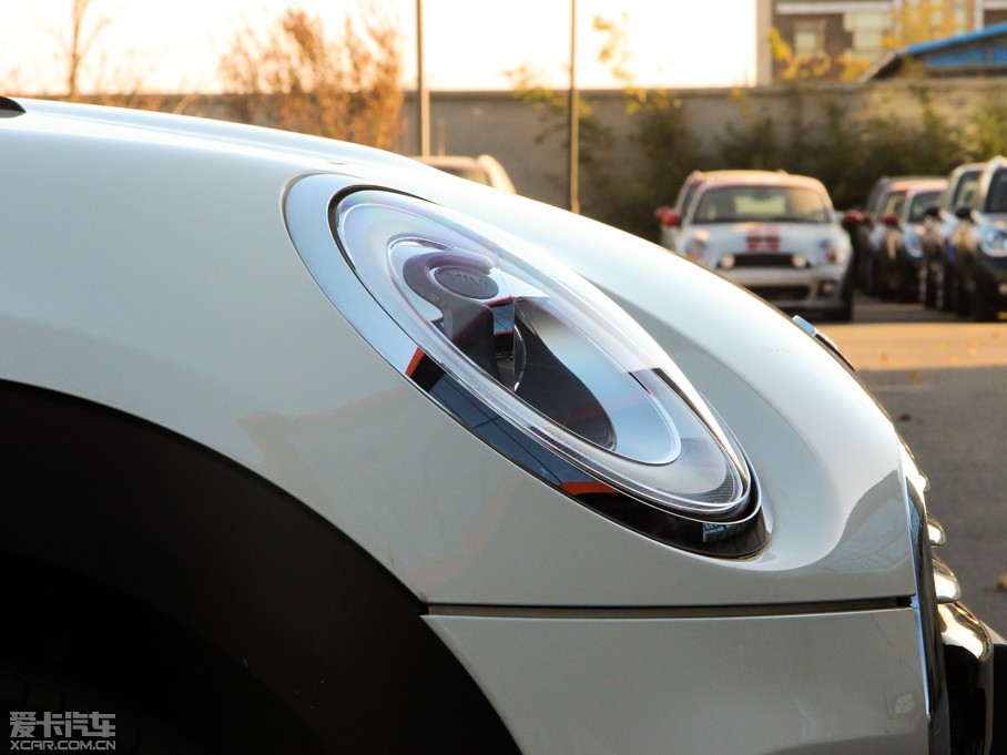 2015MINI 5-DOOR COOPER Excitement