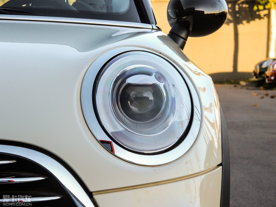 2015MINI 5-DOOR COOPER Excitement