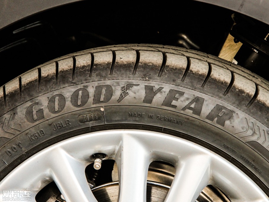 2015MINI 5-DOOR COOPER Excitement