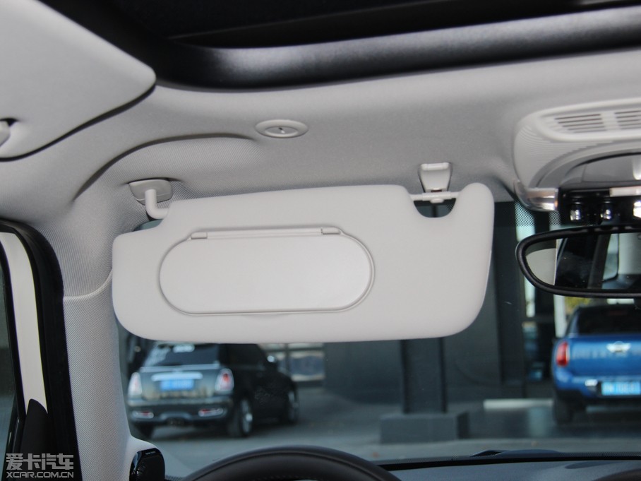 2015MINI 5-DOOR COOPER Excitement