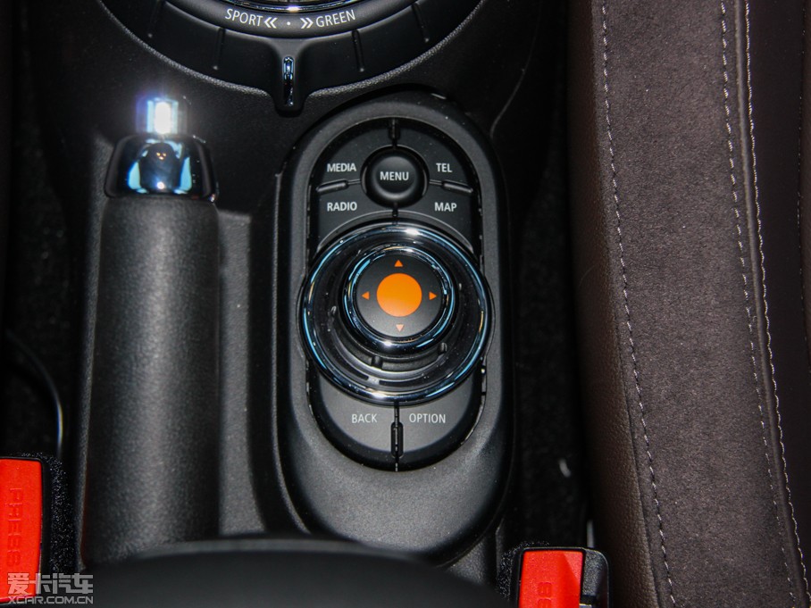 2015MINI 5-DOOR COOPER Excitement