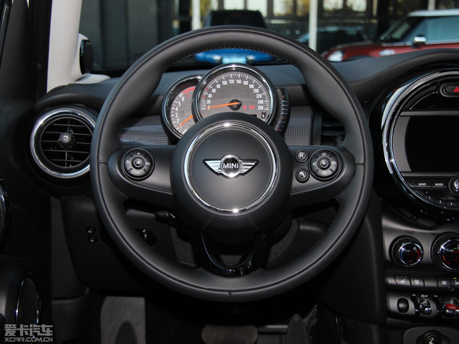 2015MINI 5-DOOR COOPER Excitement