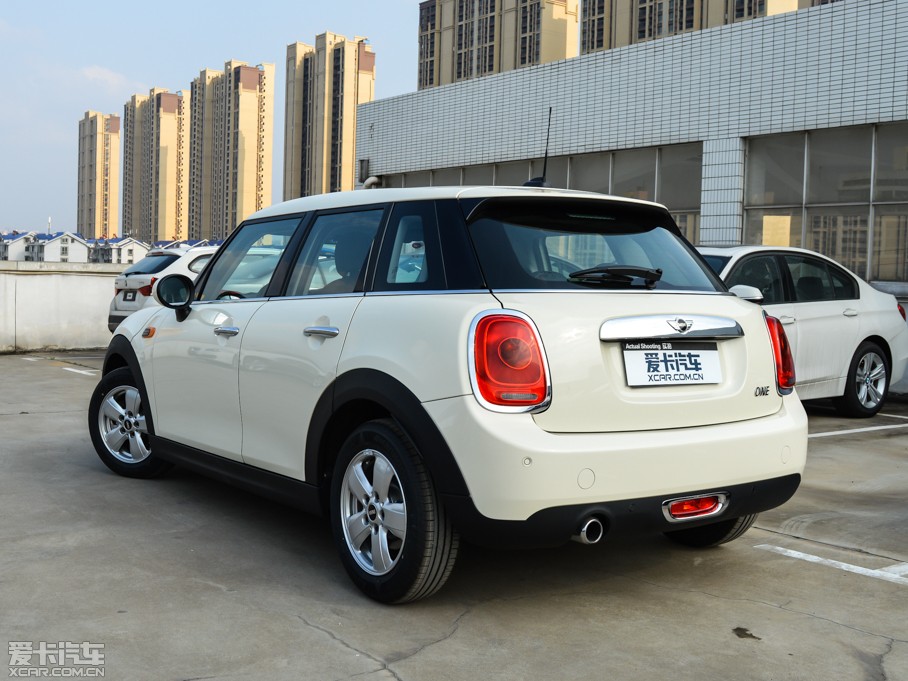 2015MINI 5-DOOR ONE MT
