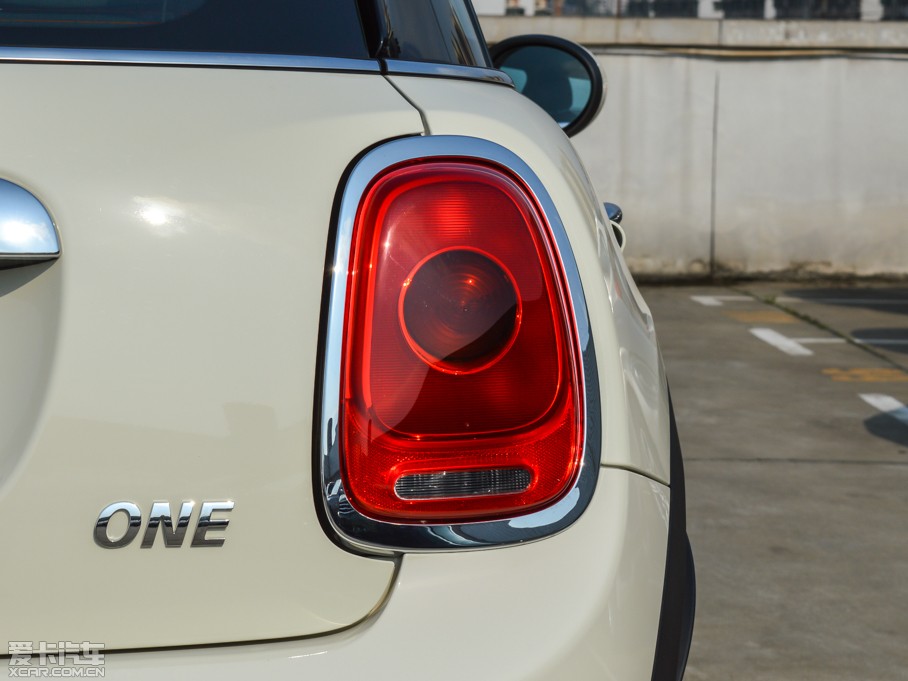 2015MINI 5-DOOR ONE MT