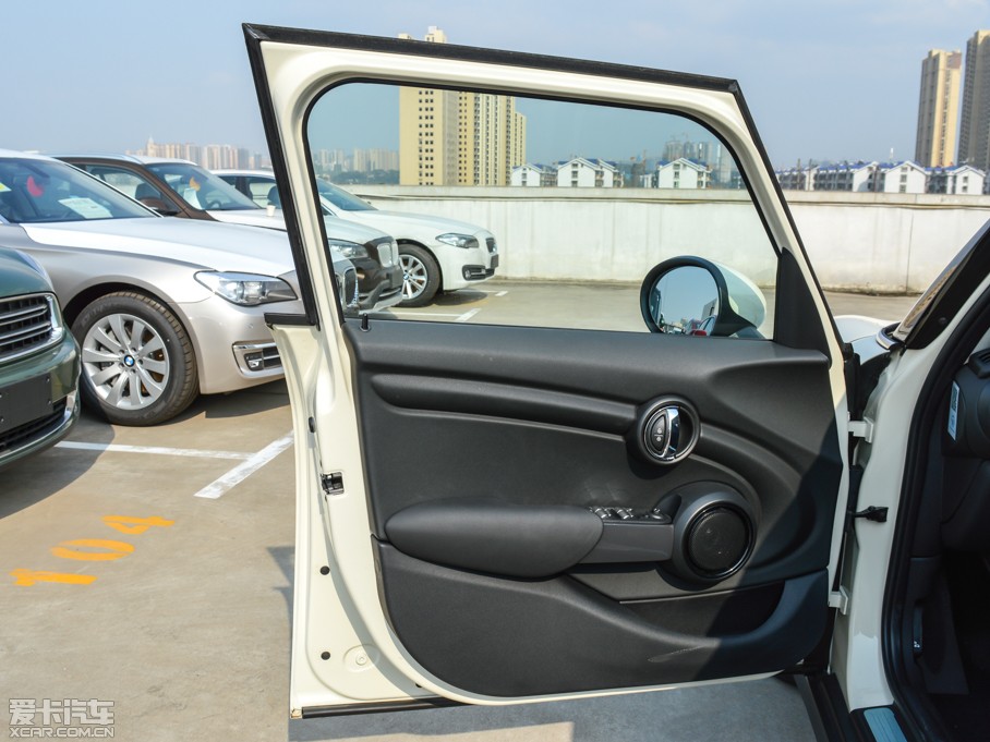 2015MINI 5-DOOR ONE MT