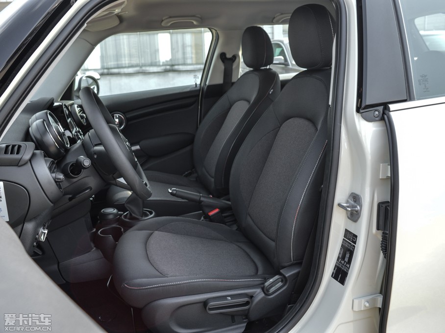 2015MINI 5-DOOR ONE MT